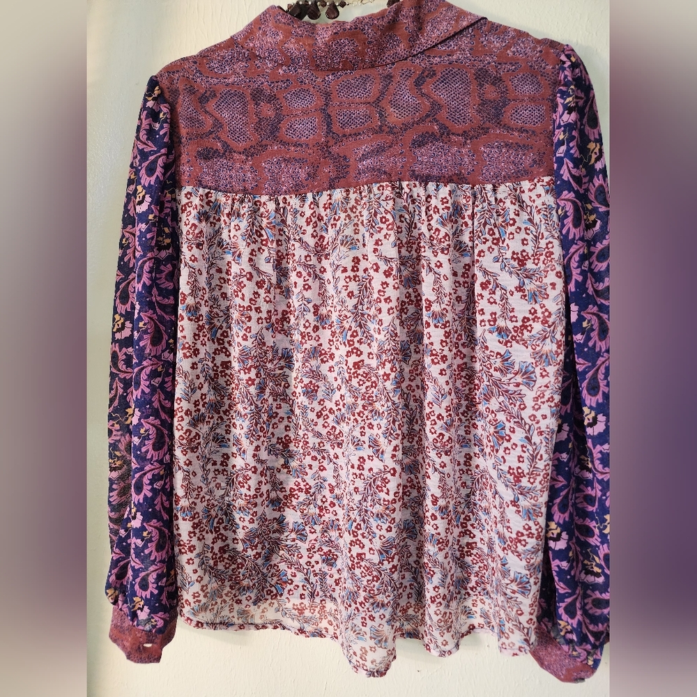 Chelsea & Theodore Purple Pink Graphic Long Sleeve Blouse - Picture 4 of 5